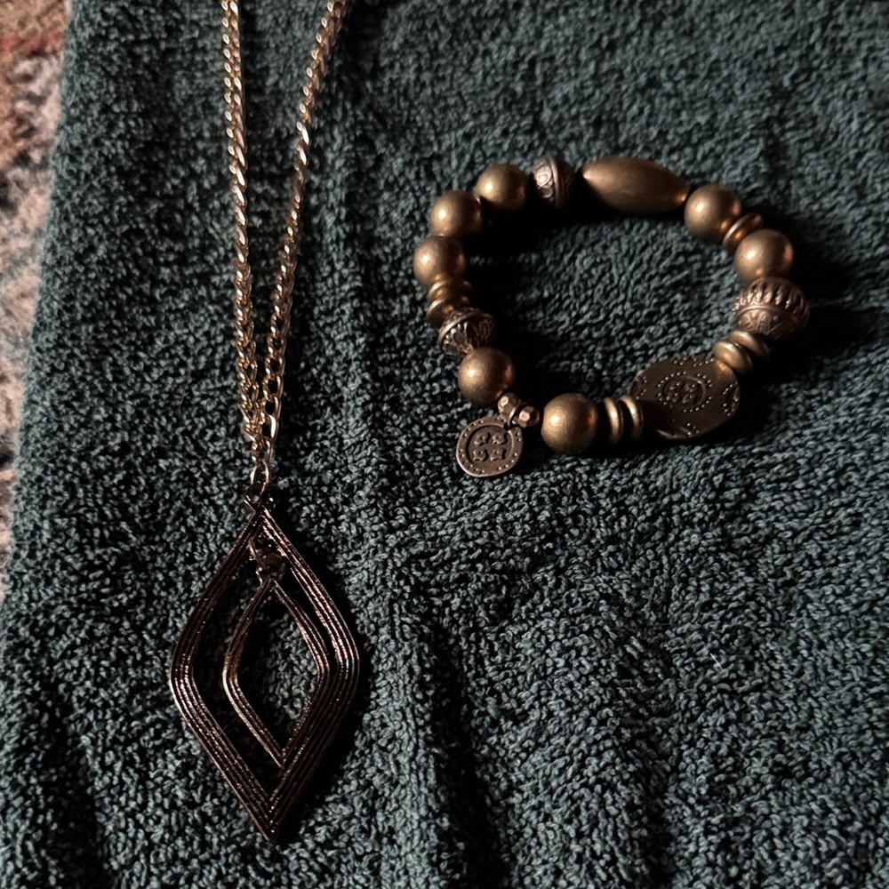 Gold Like Necklace and Bracelet Set